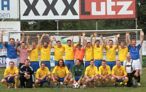 Copy of DSG Thalheim feiert Meister 2014 Meistermannschaft unter Spielertrainer Jürgen Paulik  Foto H Erhardt 50p