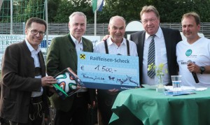 Copy of DSG Thalheim feiert Meister 2014 und bekommt 1500 Euro Scheck der Gemeinde Thalheim K Mitterhauser Dr N Mayer H Erhardt B~1 50p