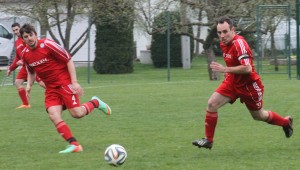 Klaus Gramberger DSG Thalheim rechts führt in der DSG Liga in der Torschützenliste Foto H Erhardt