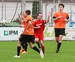 Klaus Gramberger DSG Thalheim wird gefoult   Foto H Erhardt