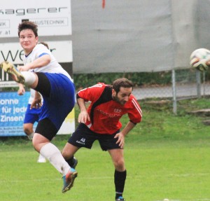 Afrim Suapic DSG Thalheim rechts Foto H Erhardt