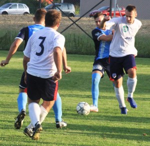DSG Thalheim feierte den 5 Sieg im 5 Spiel in der DSG Liga Elvis Ekmecic rechts erzielte das 1 zu 0 Pressefoto Erhardt