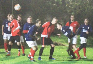 DSG Thalheim rote Dressen gegen   Lok St Florian Foto H Erhardt