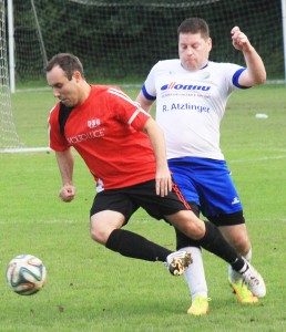 Klaus Gramberger Kapitän  DSG Thalheim bei Wels links  Foto  Erhardt