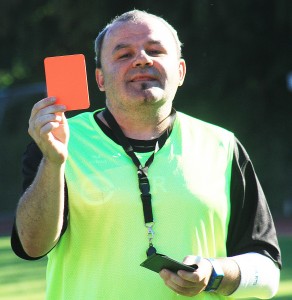 Kromer Horst berühmter Fußballer jetzt Schiedsrichter Pressefoto Helmut Erhardt