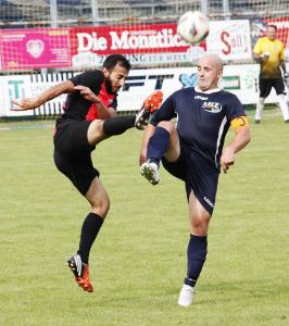 Taha-Gueler-DSG-Thalheim-links-gegen-Novic-Nikola-FC-Gornjak-Foto-H-Erhardt