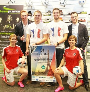 Copy of 51 DSG Ball in Thalheim bei Wels    Fußball EM Frankreich wir kommen Foto H Erhardt  50p