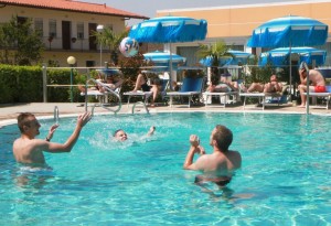 Copy of DSG Thalheim 10 facher Fußball Meister Traininglager in Jesolo Pool  Oasi V   Foto H Erhardt 50p